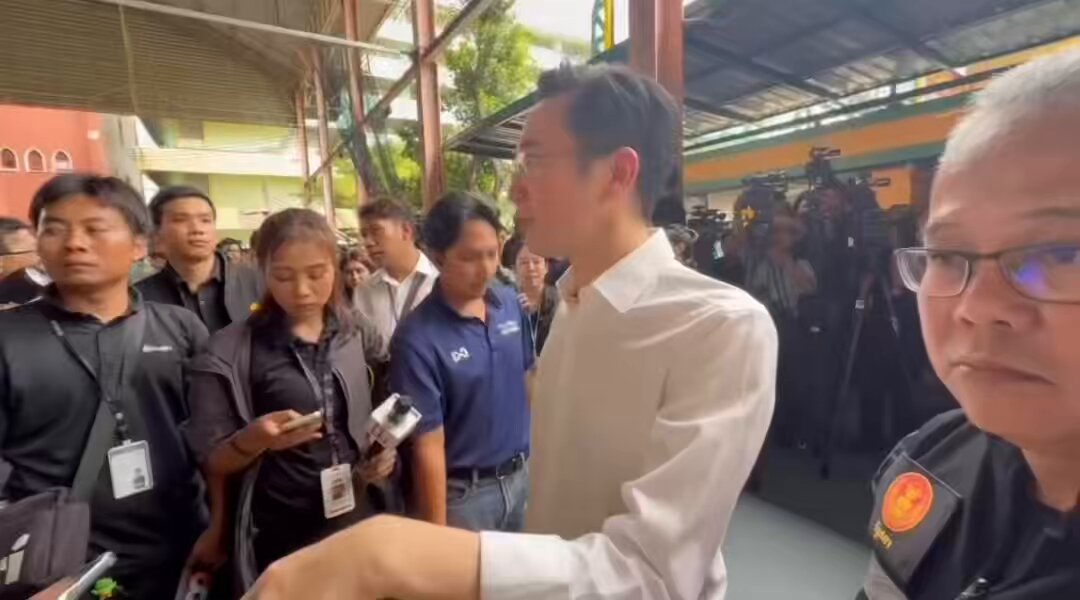 รมว.อว.เผยหลังลงพื้นที่ เหตุกราดยิง #รรเทพศิรินทร์ ขอความร่วมมือสื่อ หยุดแชร์ภาพเหตุการณ์ต่างๆที่เกิดขึ้นภายในโรงเรียน พร้อมเตรียมให้กรมสุขภาพจิตร่วมประเมินสภาพจิตผู้บาดเจ็บ-จนนักเรียน ครู-ญาติผู้เสียชีวิต และขอรับบริจาคโลหิต จากประชาชนเพื่อช่วยเหลือผู้บาดเจ็บ #กราดยิงนนทบุรี