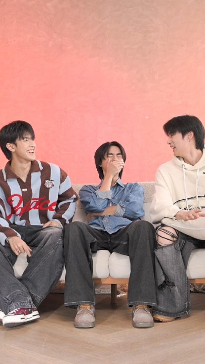 ถึงคราวของ JUNIOR JEEWATH JANUS จาก VVV มาเยือน CAT EXPOP PODCAST ทั้ง 3 หนุ่มจะมีวีรกรรมอะไรบ้าง....รอติดตาม EP.2 กันได้🌪️ วันที่ 8 สิงหาคมนี้ เวลา 1 ทุ่ม ทาง YouTube: CAT EXPOP🤩 #VVV_TRIPLEV #SVRN #jaebin_UK #CATEXPOPPODCAST #CATRADIO