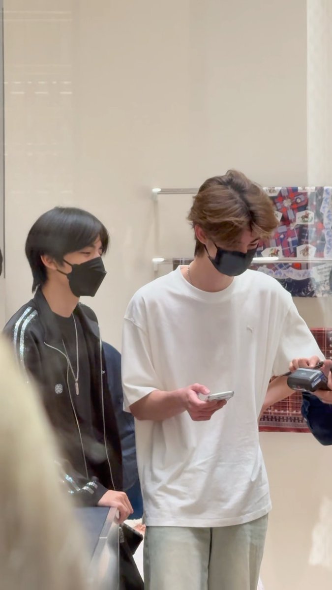 อะไรอ่า~~(ไม่อยากตีความไปคนเดียวตอนนี้🫠) 💙💜