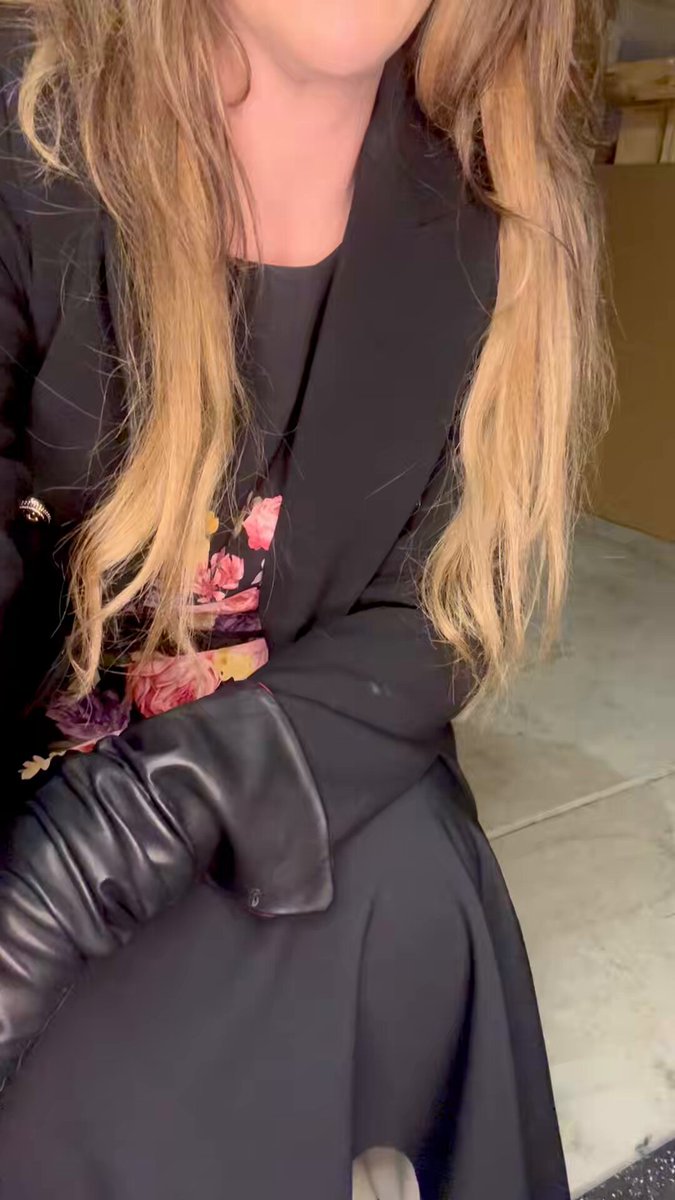 Happy Friday! Thankyou for all the Leather Love 🔥 It’s good to be back!!! 🖤🩷🖤