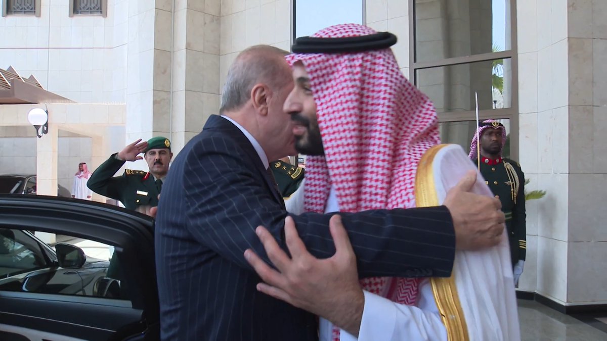 سمو #ولي_العهد يلتقي في مكة المكرمة رئيس الجمهورية التركية. #واس