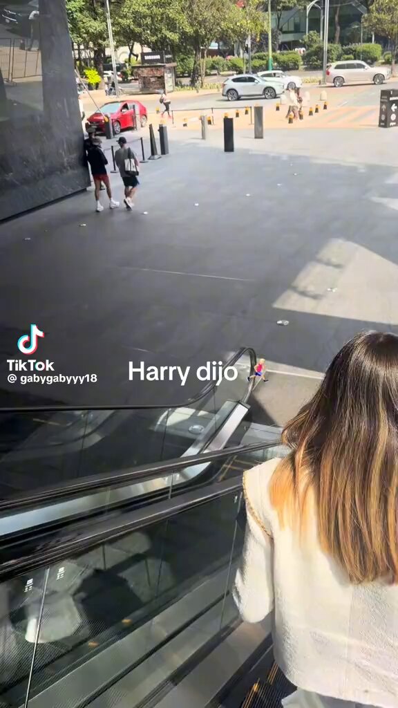 the way he sprinted when she yelled his name oh my god