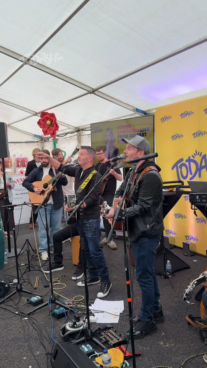 Aslan surprised fans at the Fleadh today during The Louise Cantillon Show with a special live performance of ‘Grace’. 🎶☘️
