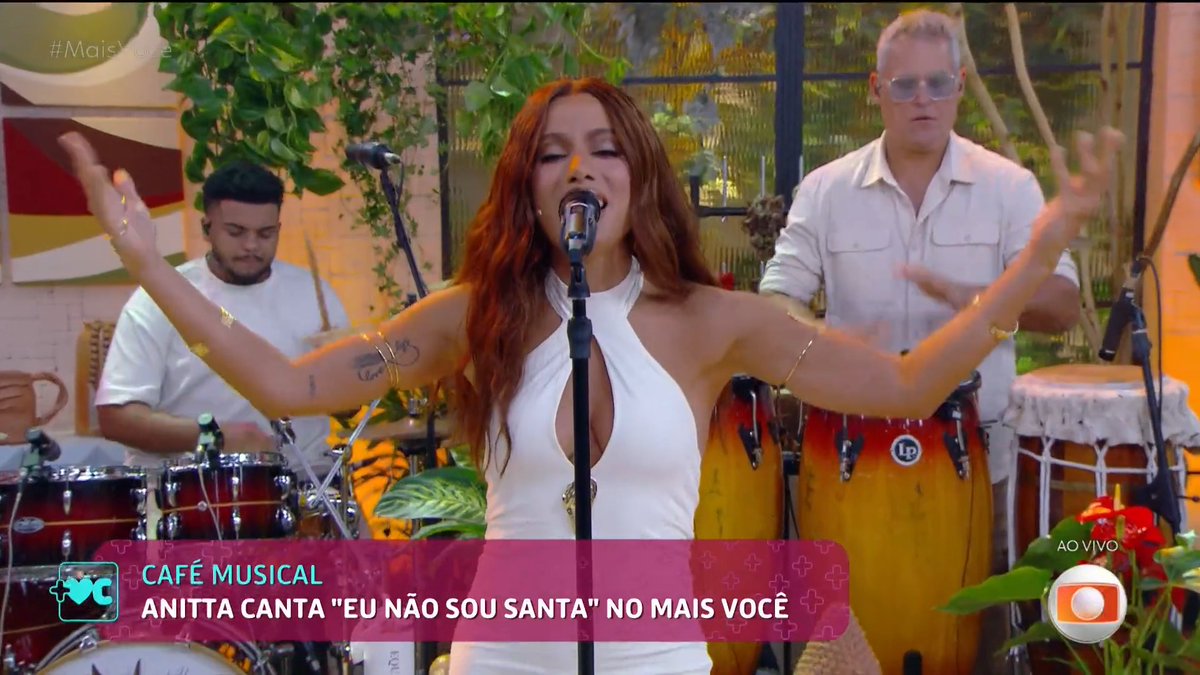 BORA EQUILIBRAAAAARRRR, MEUS AMOREEESSSS!!!! 💃 @anitta entregando TU-DO ao vivo no palco do #MaisVocê ✨ #TVGlobo ANITTA NO MAIS VOCÊ
