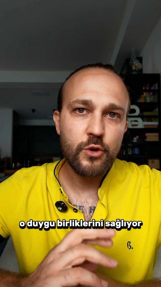 Aslında uzun bir geçmişi olan bu beste, Fenerbahçe için bu sezonun en büyük meselelerinden biri oldu. Kimileri kesinlikle beğenmiyor kimileri de asla vazgeçemiyor. Gelin birlikte kafa yoralım, Sadece Fenerbahçe bestesi neden bu kadar popüler oldu? 🎤Kaan Koç