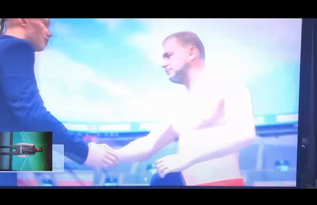 En el FIFA 27 si fichas por el PSG te sale un inglés borracho que veranea en Benidorm a darte la camiseta 💀