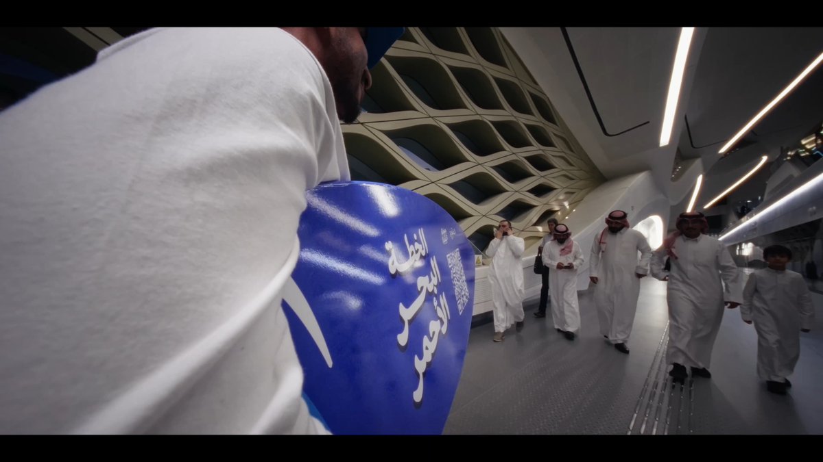وأنت في المترو.. وجهات #صيفنا_على_كيفنا تجيك قبل توصلها 🤩 النقل العام لمدينة الرياض