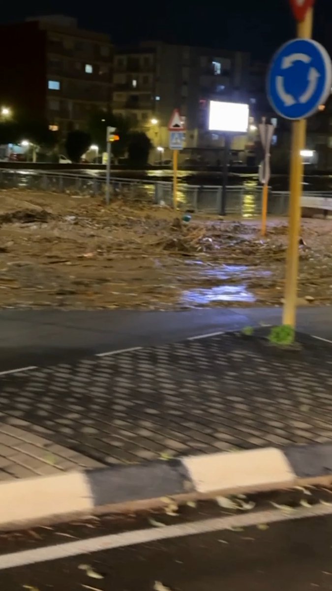 A year of rain in hours 🌊 Eyewitnesses capture the Valencia flood disaster in a new #IntheEyeoftheStorm Sunday at 10P.