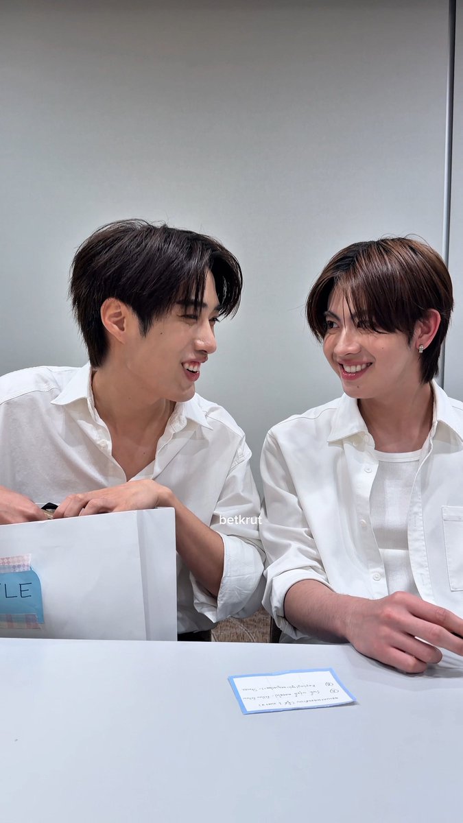 ขอเพลงไป 2 เพลงให้น้องเลือกแล้วร้องให้ฟัง บี๋เลือกเพลงวันนี้ พรุ่งนี้ ตลอดไป 🥹🥹🥹🥹🥹 แต่พี่เติ้ลเป็นคนร้องหลัก (แต่มั่วเนื้อ555555) ละบี๋บอกดูแล้วนะคลิปนั้นที่พี่เติ้ลตัด #DrAllyxTleFirstOne #Tlefirstone