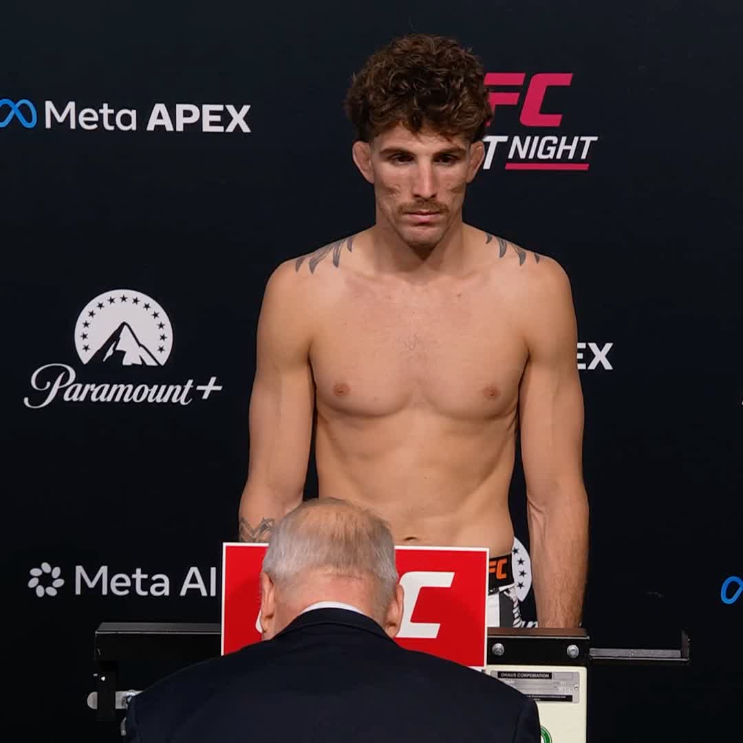Quillan Salkilld 🇦🇺 valide la pesée ! ✅ 70,5 kg ⚖️ #UFCVegas120
