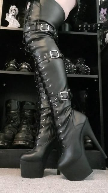 Posting another video in thigh high boots because everyone is so nice to me afterwards. 🖤 #boots #gothtwt #thighhighs