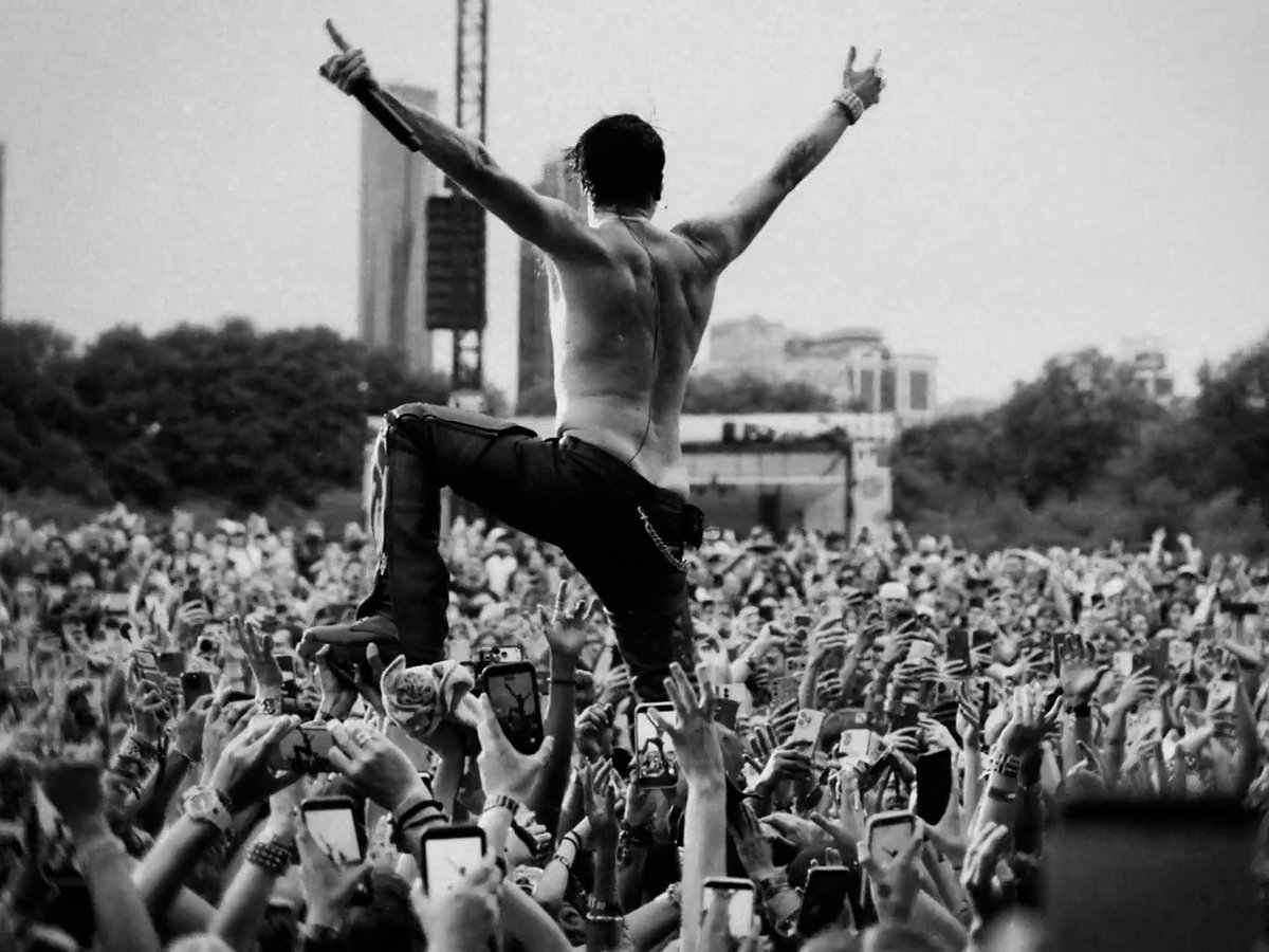 CHICAGO LOVES @YUNGBLUD
