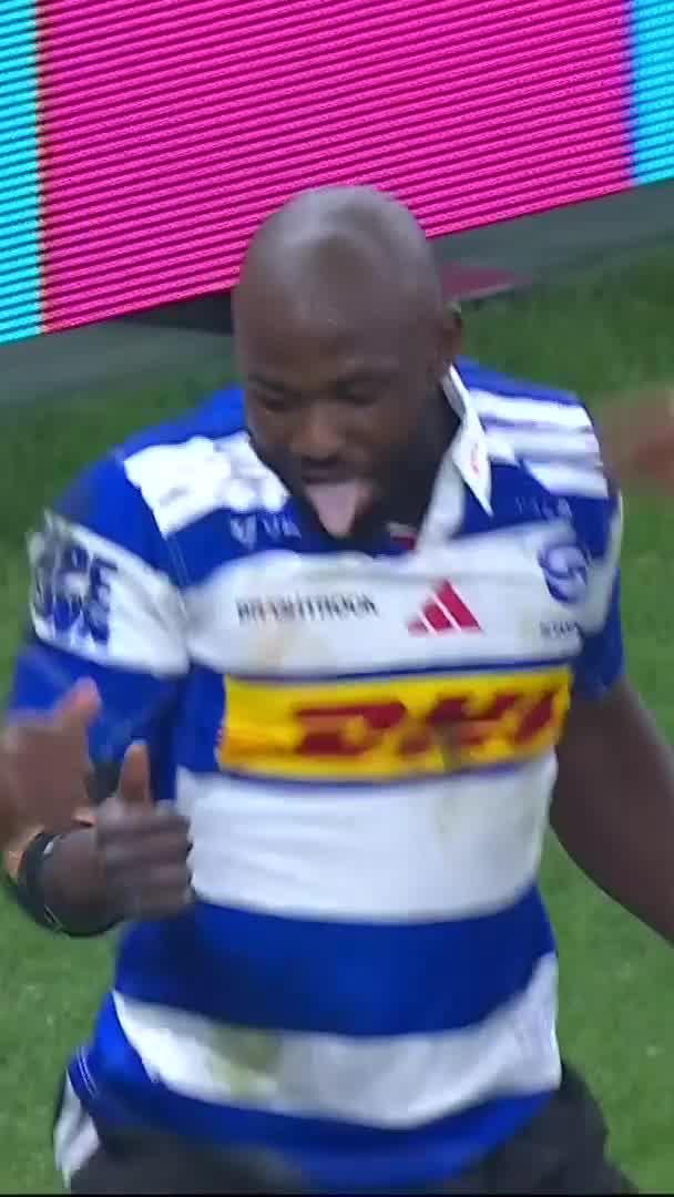 ๐๐๐๐๐....๐๐๐๐๐! ๐๐จ Seabelo Senatla is lightning quick for the All Blacks โ๏ธ๐ฅ ๐บ Stream #RugbysGreatestRivalry on DStv: