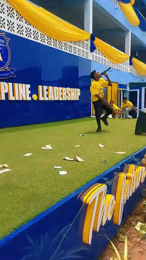 These kids performance reminds me of when hiplife had the Ghana music scene in a chokehold with infectious energy. You could get Kwaw Kese, some members of VIP, Okyeame Kwame, Tinny and 4x4 rocking the same joint with Richie Mensah giving them some wicked hook 🔥🔥🔥