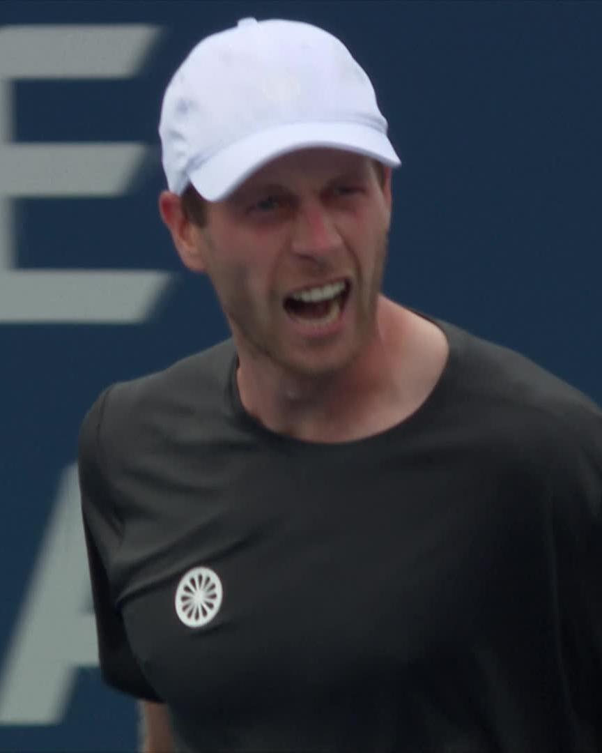 Comeback complete ✅ Van de Zandschulp saves 2 match points to get past Hurkacz 3-6 7-6 7-5! #NBO26
