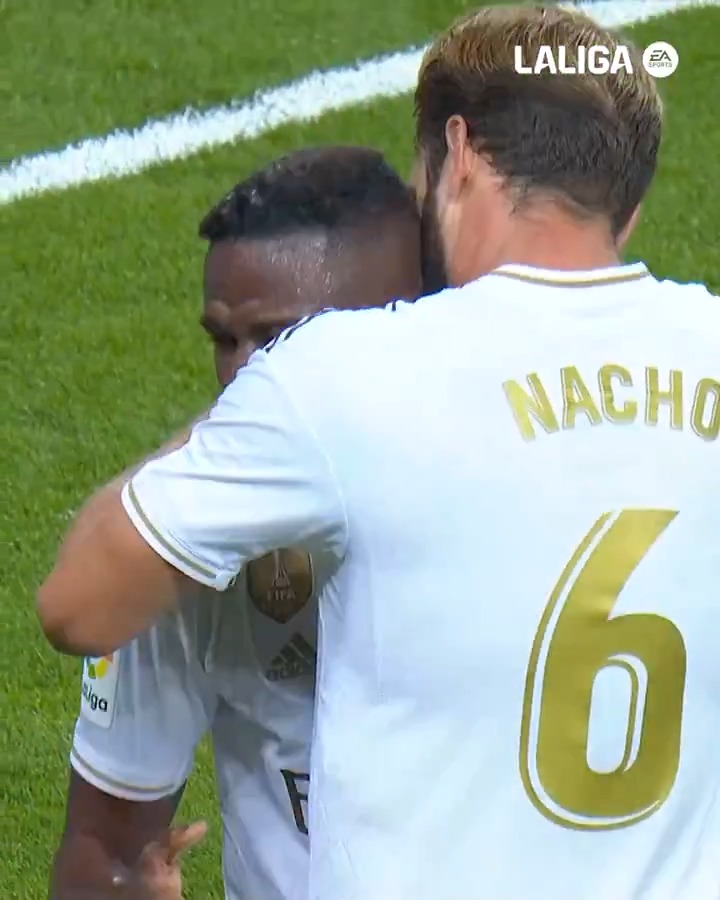 Vinícius Junior, a sus 19 años, rompía en lágrimas después de marcar un gol cuando toda la prensa le trataba como un meme. Seis años después es campeón de 2 Champions, jugador con más G/A en finales de la historia del Real Madrid y LEYENDA del club.