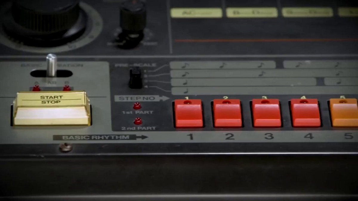 🟥🟧🟨⬜️🟨🟧🟥 Happy #808DAY 🎉‼ 🟥🟧🟨⬜️🟨🟧🟥 毎年たくさんのお祝いをありがとうございます！ ぜひ808にまつわる動画や写真をお見せください👀 ❤️‍🔥 > 📣原宿のRoland Store Tokyoではキャンペーンを実施中！ 「T-8」または「TR-808のマグカップ」が当たるかも!? 詳細はこちら🔽
