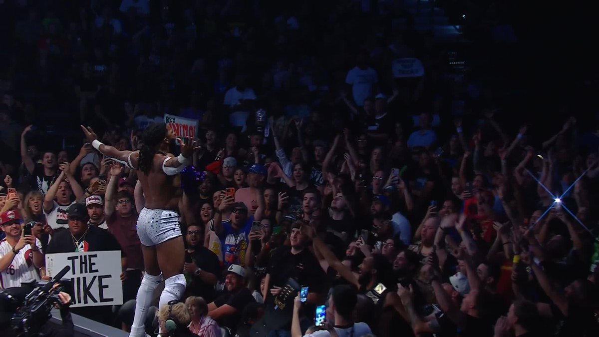 The people LOVE Trick Willy in Philly! 🙌
