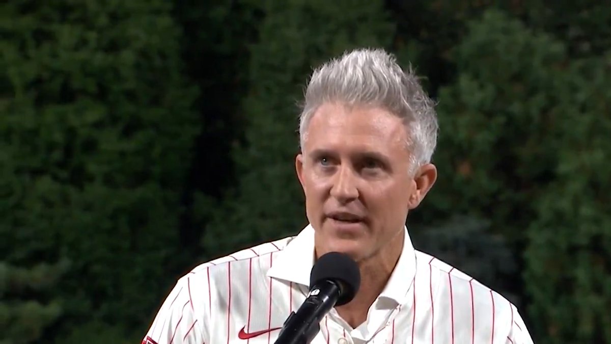 Chase Utley has officially been inducted into the Phillies Wall of Fame 👏