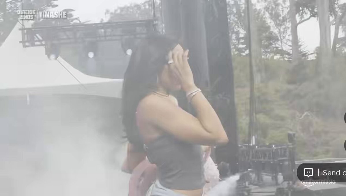 TINASHE PERFORMING TOO EASY FOR THE FIRST TIME SHE TOREEEE