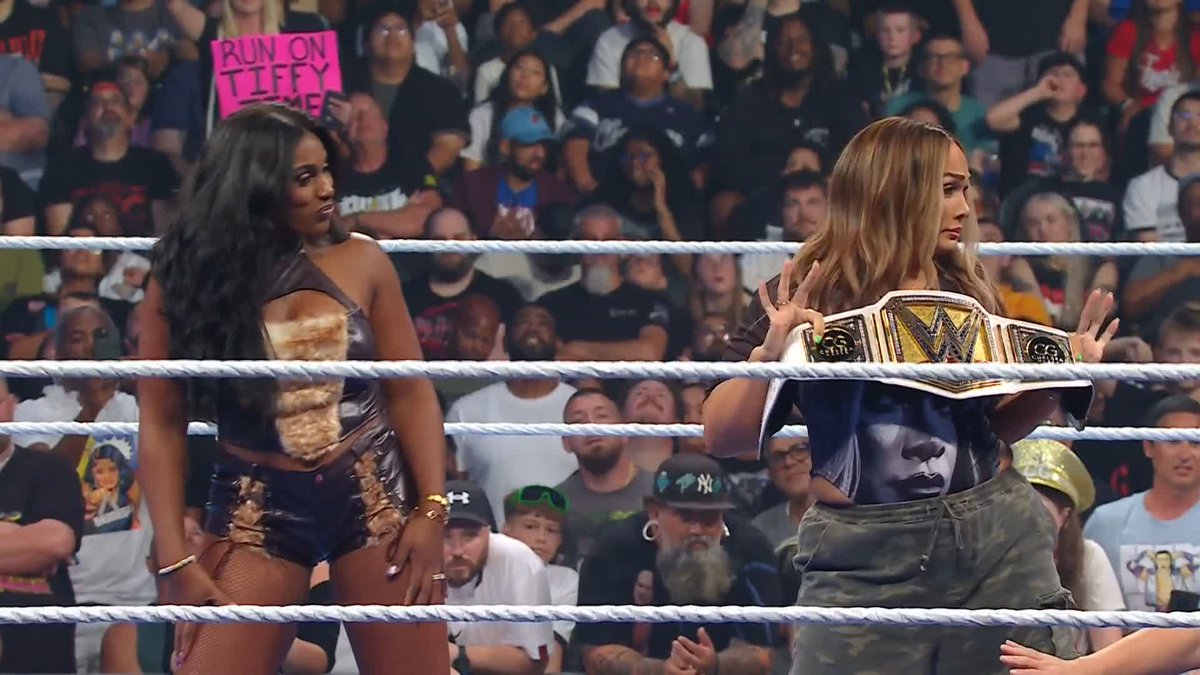 Message sent. 😳 Keep your head on a swivel, CHELSEA GREEN... Lash Legend | Lina Fanene