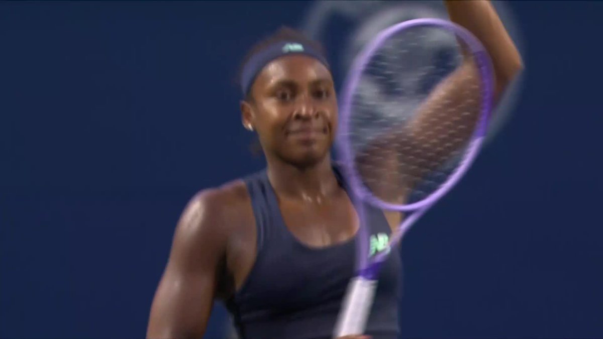 Under the lights in the SIX! 🤩 Coco Gauff defeats Sakkari 6-1, 6-4 and moves on in Toronto. #NBO26