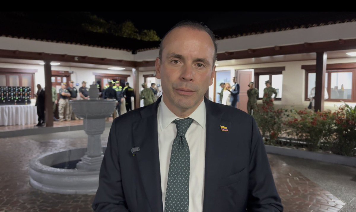 Ofrecemos una recompensa de hasta $50 millones por información que nos permita identificar a los responsables del incendio que fue provocado en el cerro de Cristo Rey. La conflagración ya fue controlada gracias al trabajo incansable de nuestros Bomberos Voluntarios de Cali y organismos de socorro que estuvieron al frente de la emergencia. En Cali no vamos a permitir que se atente contra nuestros cerros ni contra nuestro patrimonio natural. Vamos a encontrar a los responsables.