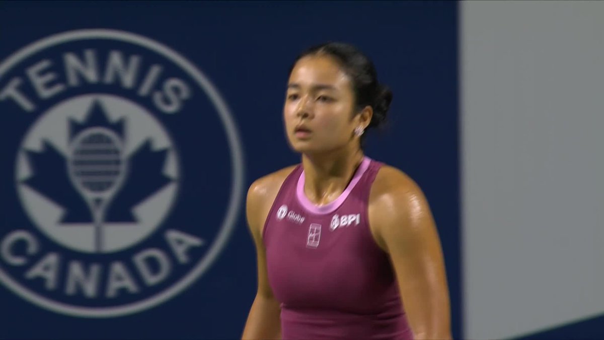 And the crowd goes wild 🇵🇭 Alexandra Eala wins five games in a row against McNally to take the opening set, 6-3. #NBO26
