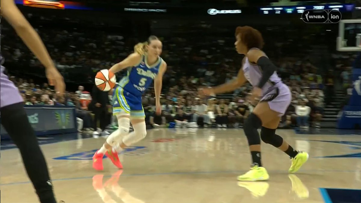 Nobody’s hoopin’ like Paige Bueckers right now. 😮‍💨 #GSvDAL | Dallas Wings
