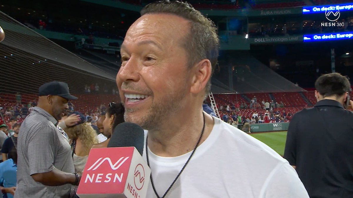 Too old to go tarps off?? Come onnn Donnie Wahlberg 😅