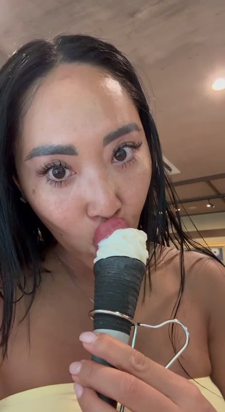 It’s so hot that I’ve been eating tons of soft serve ice cream 😂 🍦