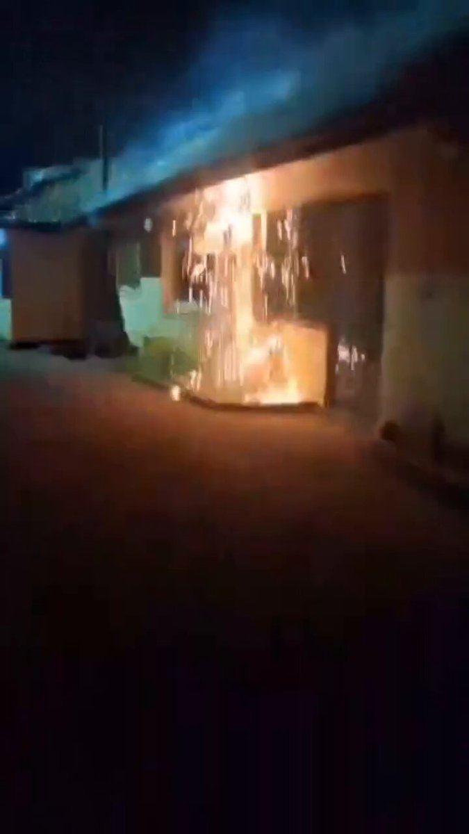 BREAKING: MIKE SONKO’S RESIDENCE CATCHES FIRE Former Nairobi Governor Mike Sonko’s residence has reportedly caught fire. Geoffrey Mosiria, together with the Nairobi City County Fire Brigade are already on site trying to rescue Governor Mike Sonko