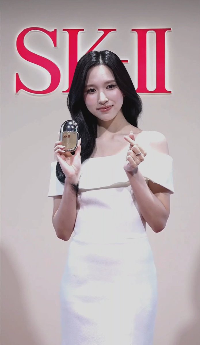 MINA stuns at the SK-II event in Taiwan.