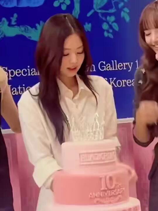 JENNIE you’re so cute