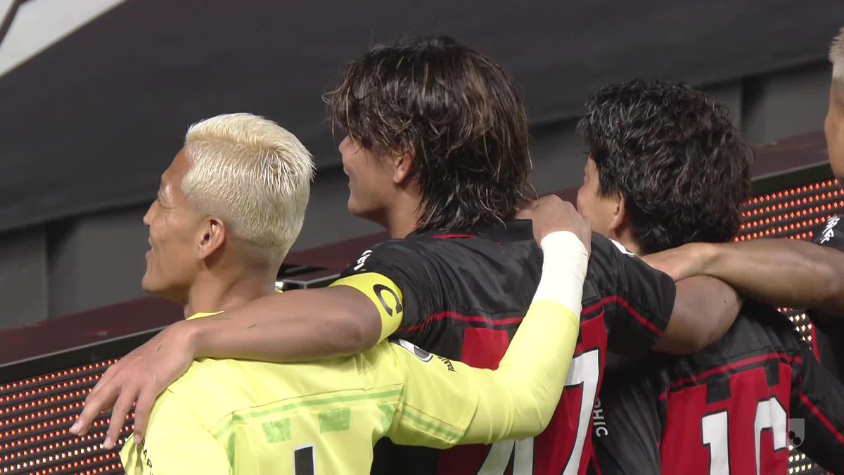 / 5年ぶりの開幕戦勝利で好発進🔥 \ 最後はみんなで「すすきのへ行こう」🎶 北海道コンサドーレ札幌が、ホームで幸先の良いスタートを切りました👏 #Jリーグ