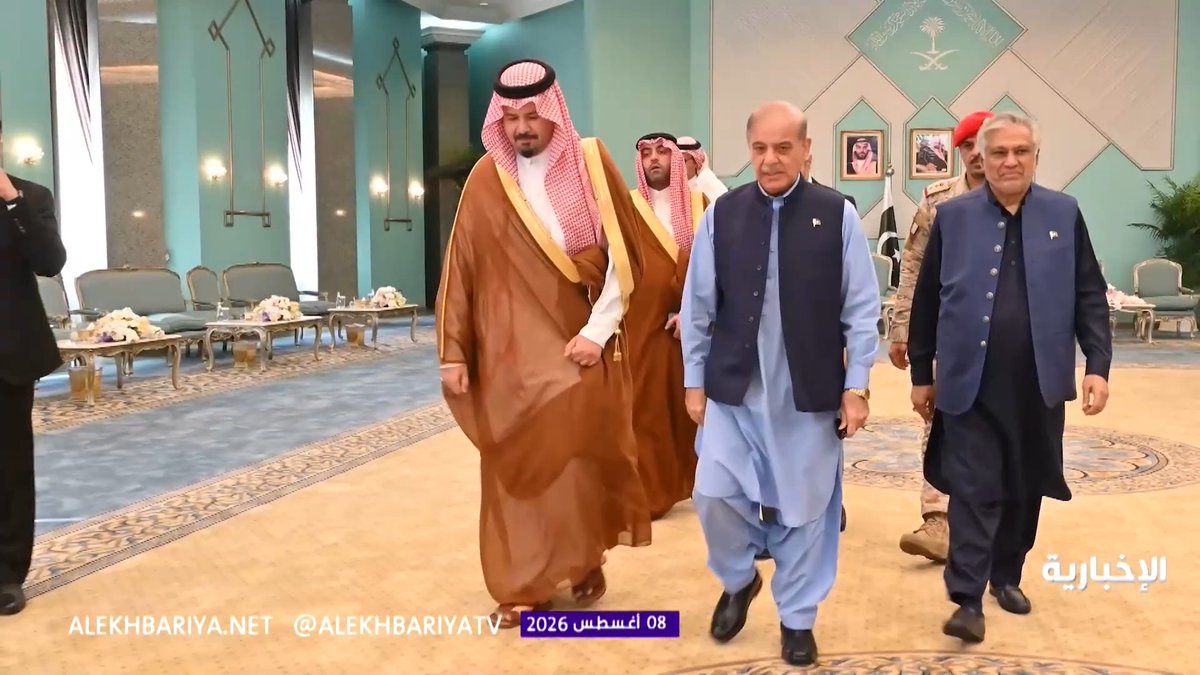 رئيس وزراء باكستان يغادر المدينة المنورة وأمير المنطقة الأمير سلمان بن سلطان في مقدمة مودعيه