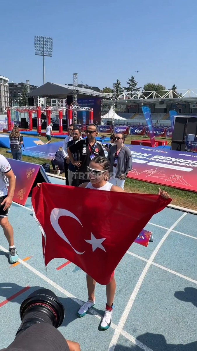 İşte o tarihi anlar! 😍 İlke Özyüksel Mihrioğlu'nun Avrupa şampiyonluğu ve sonrasında yaşanan sevinç! 🇹🇷🥇 #TRTSporDijital