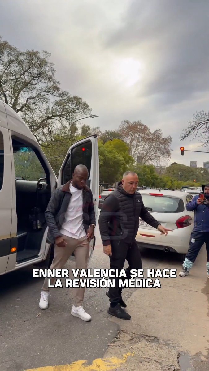 ¡DIRECTO A LA REVISIÓN! Enner Valencia ya se está realizando los chequeos médicos correspondientes para terminar de sellar su llegada a Boca.