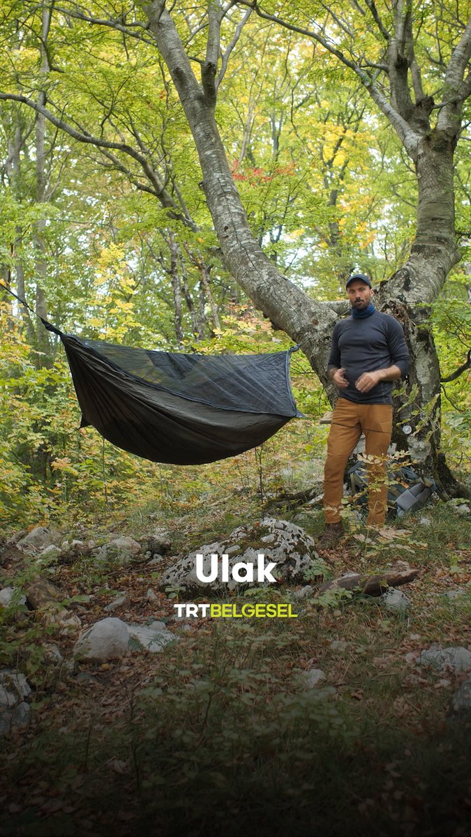 Maceralarına Bosna Hersek’te devam eden Serdar Kılıç’ın, ormanda geçireceği gece için yaptığı hazırlıkları izliyoruz. 🏕️ “Ulak”, 18.25’te TRT Belgesel’de.