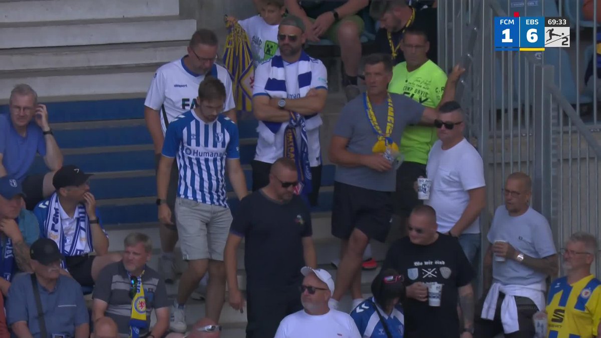 Die Magdeburg-Fans haben genug gesehen! 😬 Beim Stand von 6:1 verlassen die ersten Anhänger bereits vorzeitig das Stadion. Die 2. Bundesliga live auf Sky 🍿📺 #FCMEBS #sky2bundesliga #2bundesliga