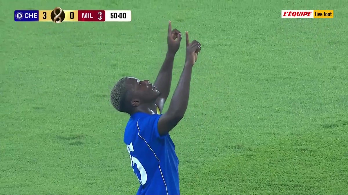 Incroyable reprise de Moises Caicedo, buteur de l'extérieur de la surface à la retombée d'un corner ! Suivez le match Chelsea-AC Milan en direct sur L'Équipe live foot #lequipeFOOT