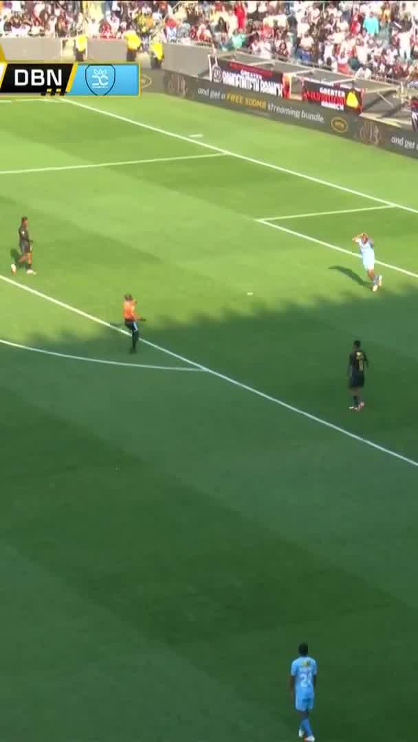 🟥 Referee Alfred Chavani has sent off Brooklyn Poggenpoel for a second yellow card offence. 📺 Stream #MTN8 live: | #SSDiski