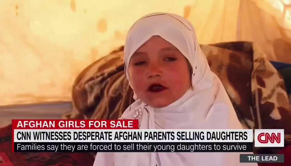 Una niña de 9 años es vendida por su propia familia y obligada a casarse con un hombre de 70 años. Esta es la realidad de millones de niñas musulmanas ¿Dónde está la indignación de las feministas? Esto es lo que trae el Islam.
