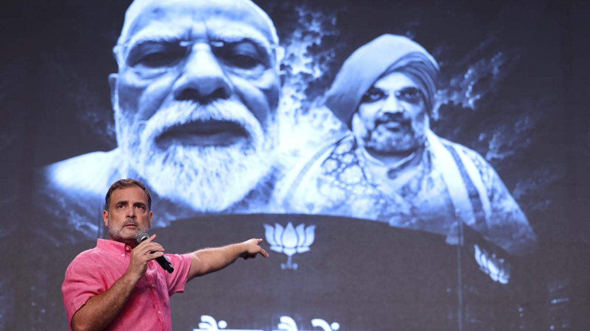 देश के छात्रों ने system के फैलाए अंधेरे के बीच, अपने डर का सामना कर, रौशनी की मशाल जलाई है। ये मशाल अब पूरे देश को अपने अधिकारों का रास्ता दिखा रही है। BJP-RSS और अडानी के System को अब खतम, tata, bye-bye कहने का वक्त आ गया है।