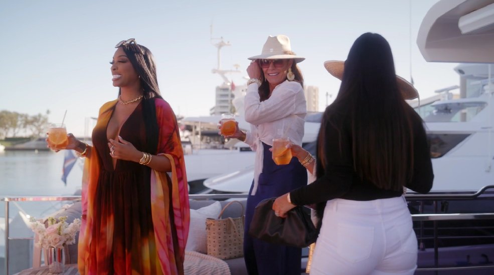#RHUGT Season 6, Episode 1 SNEAK PEEK. Season Premiere, Tomorrow 9/8c on Bravo. (Source: Bravo NBCUniversal)