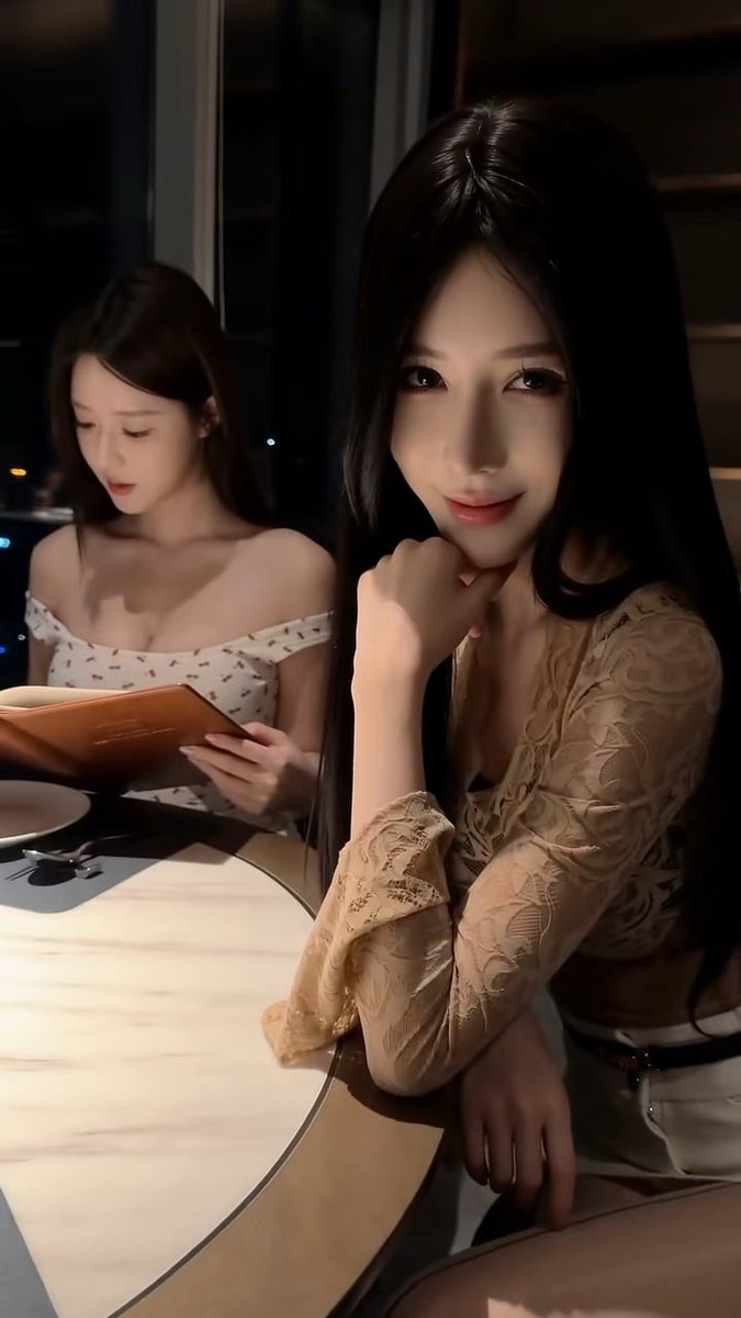 蹦完迪出来吃东西，她这是什么意思？