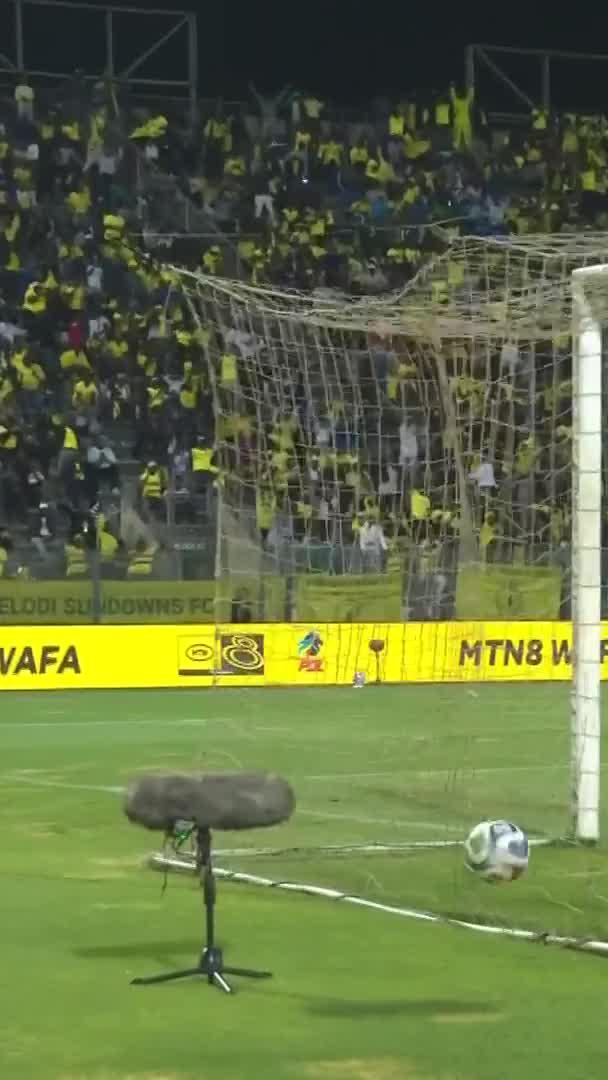 When they need him the most, he always delivers ๐ช Teboho Mokoena with a beautiful goal โฝ๏ธ ๐บ Stream #MTN8 live: | #SSDiski