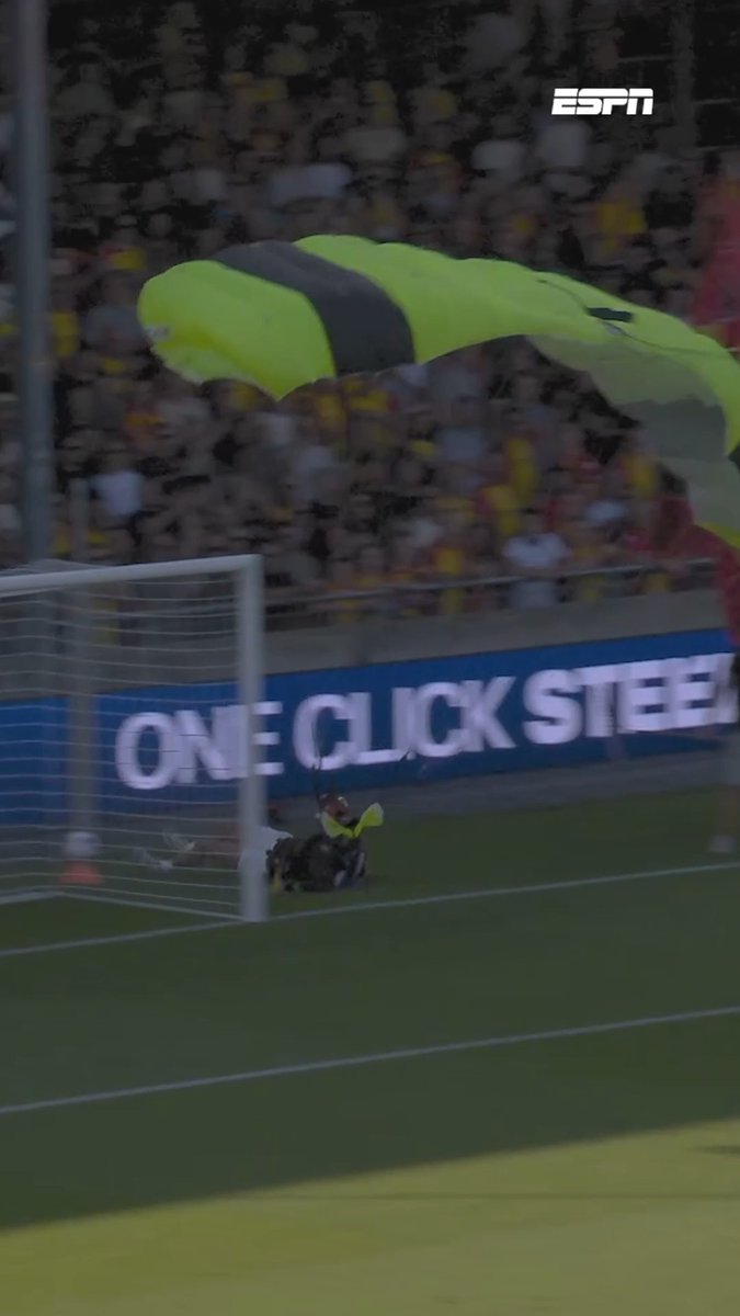 Oei, dat ging even niet zoals gepland 🪂🫣 #gaewil