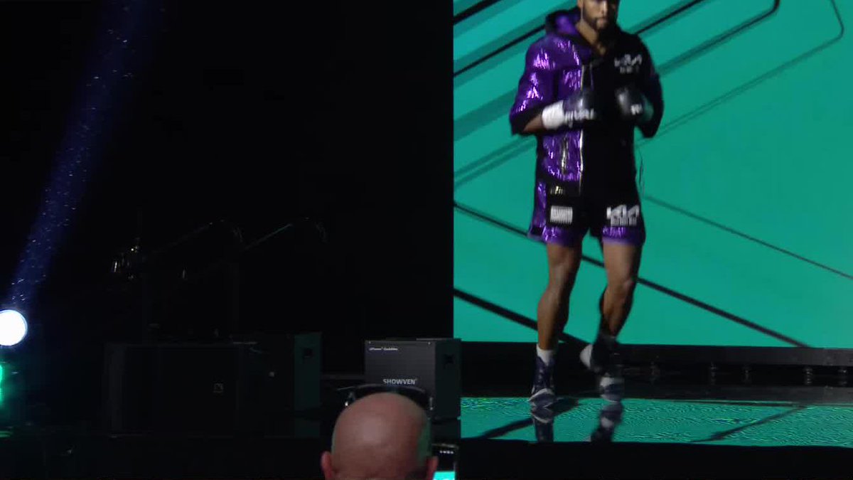 Frazer Clarke is back and is making his ring walk! 🙌 #WilliamsonSimpson2 | Live NOW on DAZN ▪️