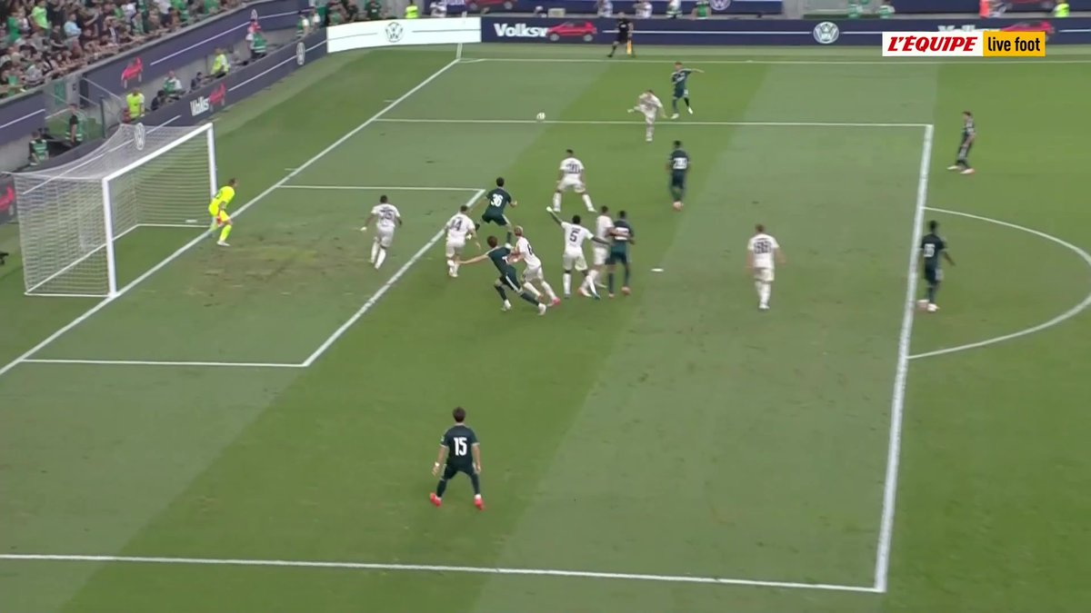 Le coup de tête de Mario Rivas pour ouvrir le score pour le Real Madrid Le direct sur L'Équipe live foot > #lequipeFOOT